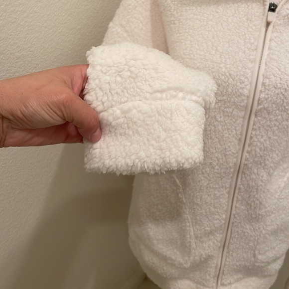 NWT Sketchers Women’s Go Lounge Kerch Sherpa Californiacomfort zip jacket white  - Picture 3 of 9